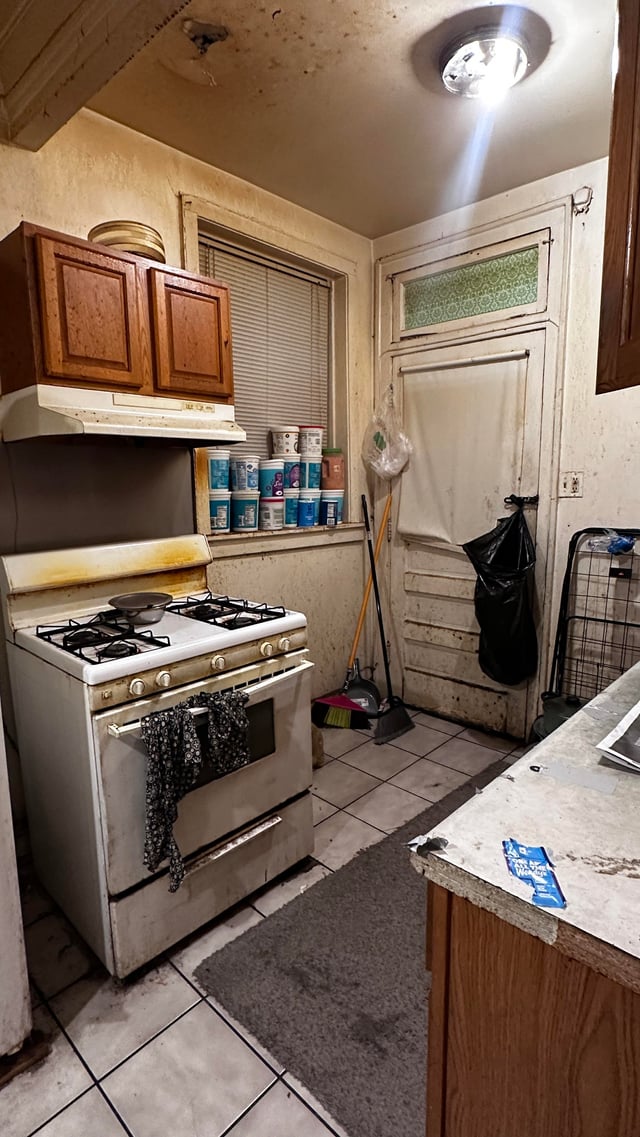Kitchen with odor sources — grease buildup, stale air, closed-up property smell