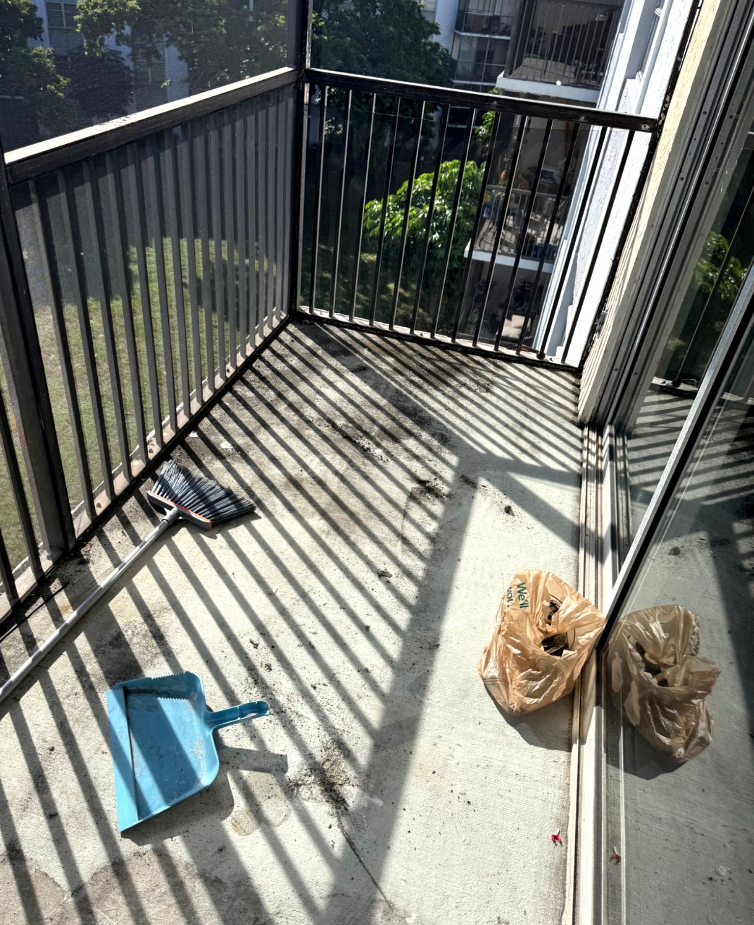 Outdoor Balcony Cleaning before or service detail